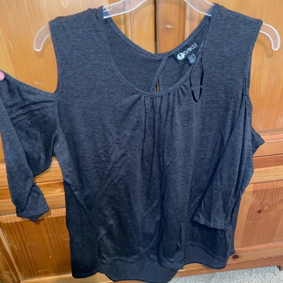 Open shoulder shirt - Picture 1 of 3